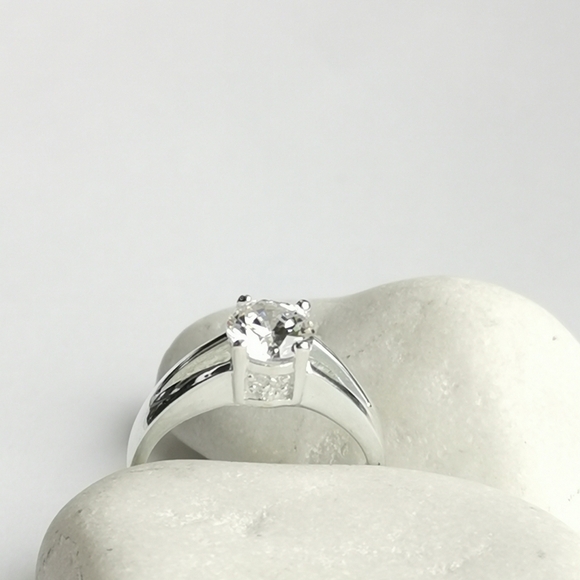 CZ Solitaire Engagement ring size 8 🆕 - Picture 6 of 6